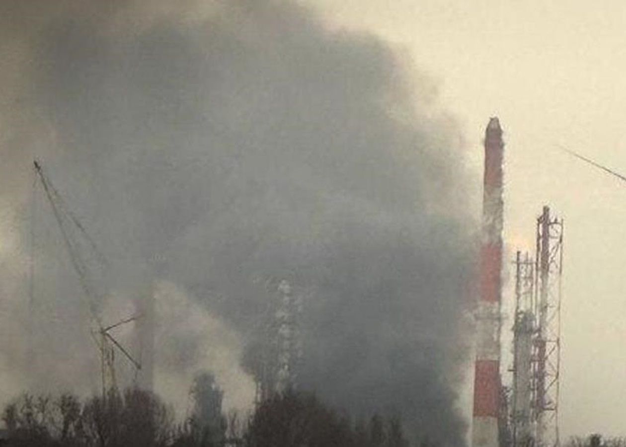 Украинские БпЛА пролетели 1400 км, чтобы атаковать Орский НПЗ, – видео удара 