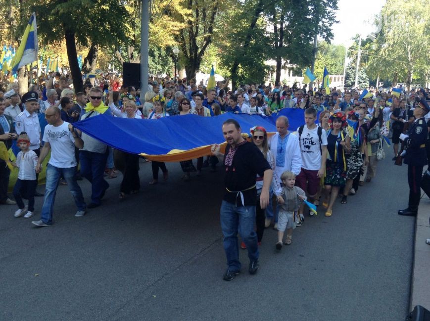 По улицам Днепропетровска прошло Шествие Славы