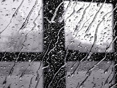 ​Непогода парализовала Мариуполь: машины уходят под землю, водолазы чистят ливневки, остановлен транспорт
