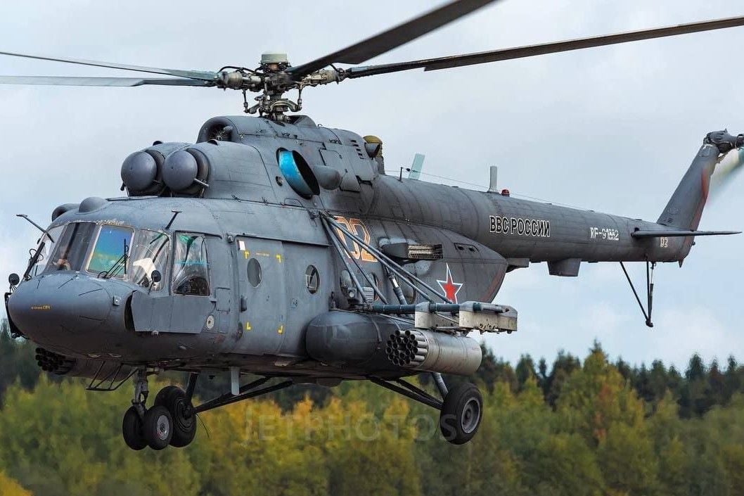 ​ВСУ под Харьковм сбили новенький российский Ми-8 – обломки боевого вертолета валяются в поле