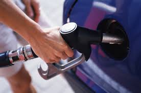 Продажи бензина в августе упали почти на 25%