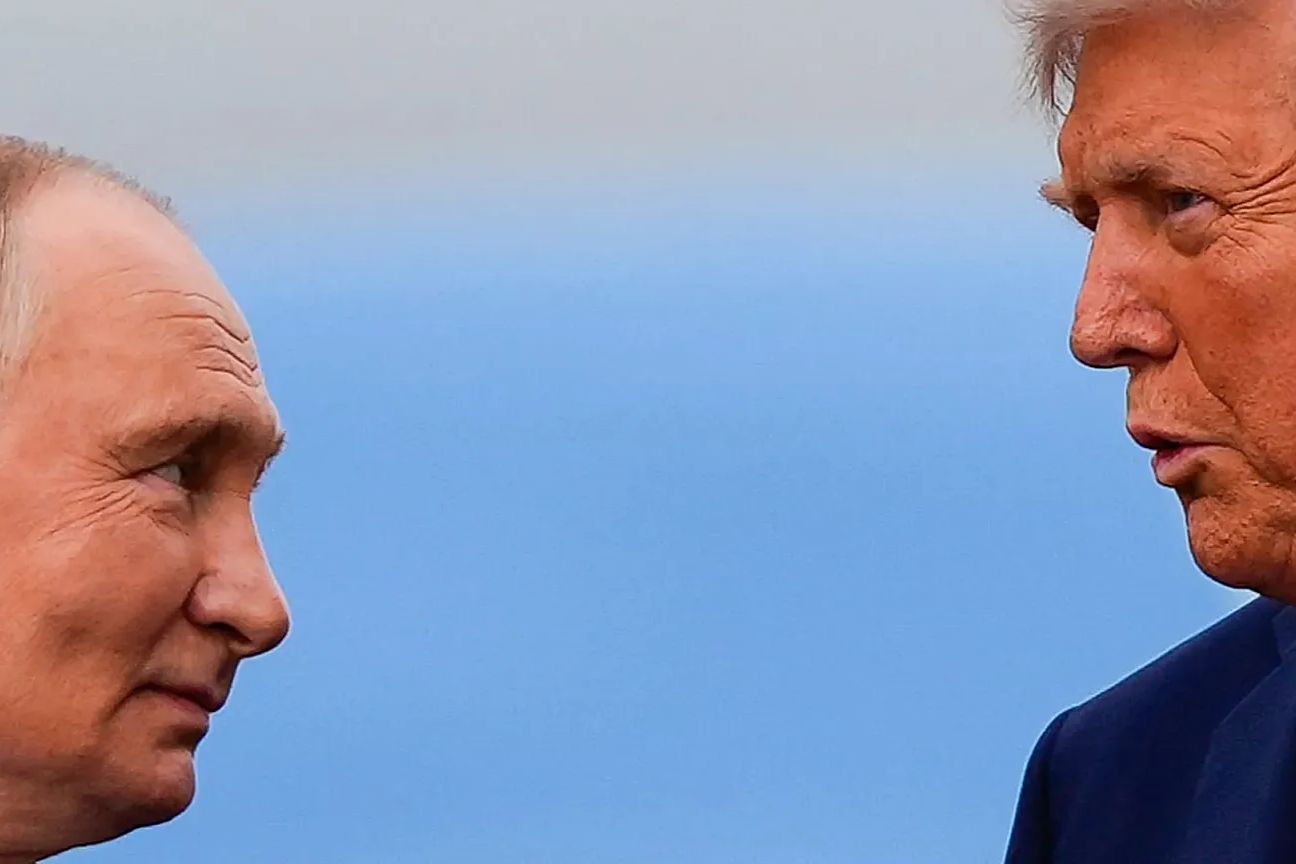 ​Трамп обрубил "Роснефть" и "Лукойл", экономика Путина катится к обвалу – Bloomberg