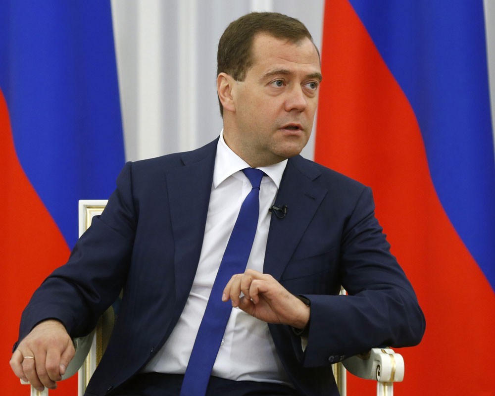 Глава правительства РФ Медведев: Россия и Запад уже вошли в период "новой холодной войны"