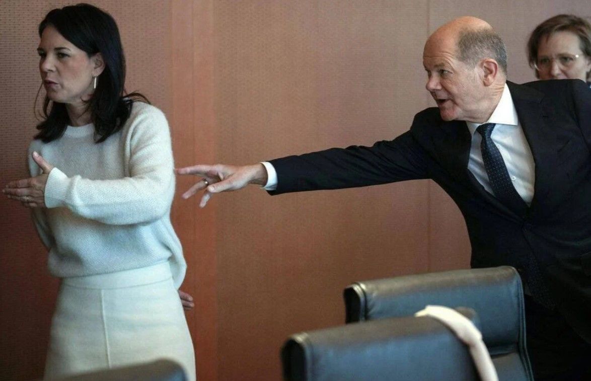 Бербок отреагировала на "скандальное" фото с Шольцем