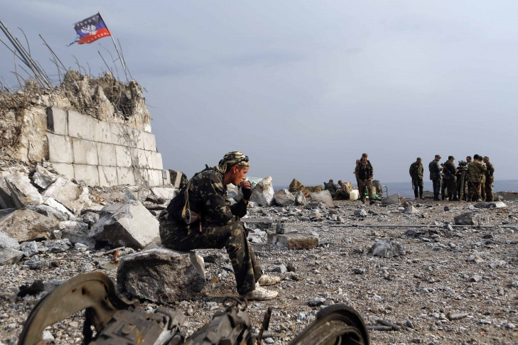 Новые позиции боевиков на Донбассе: траншеи уже около жилых домов, обострений не избежать 