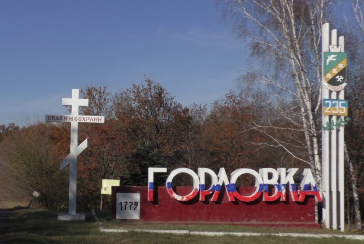 Донецк и Горловка попали под мощный обстрел: гремят взрывы, есть попадания в школу
