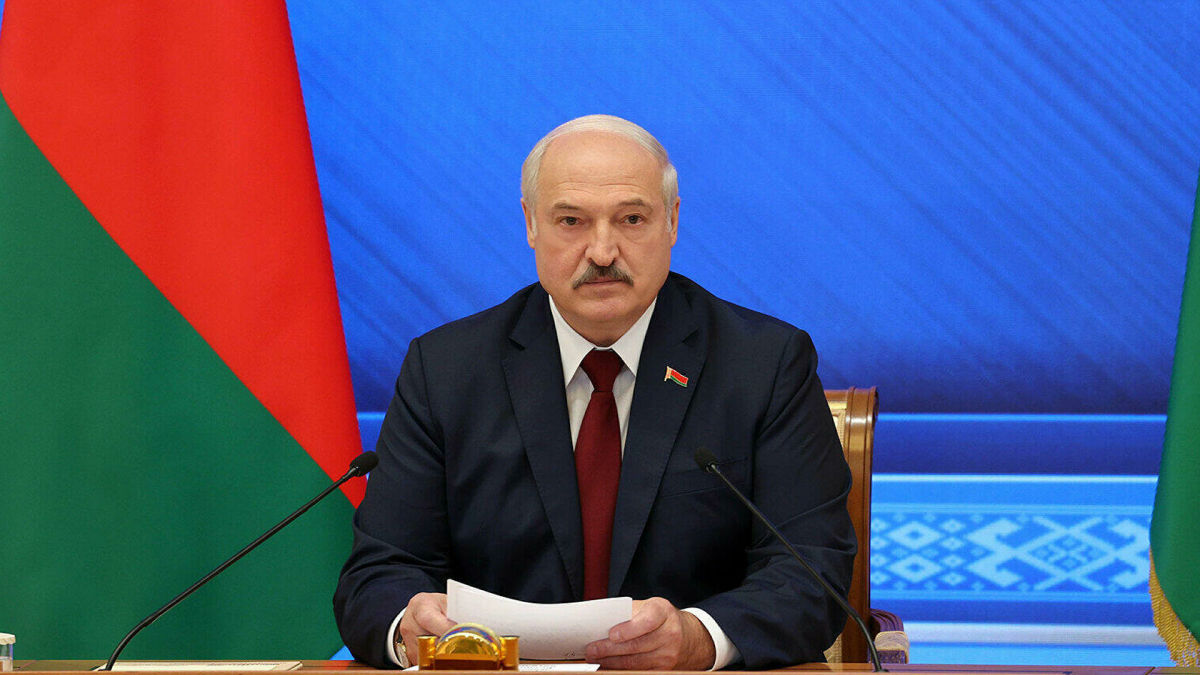 Лукашенко предупредил Запад: "Я буду вечным президентом"