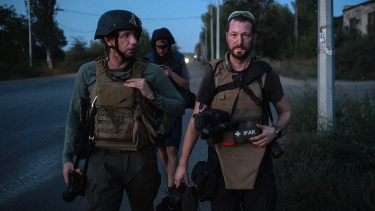 Украинский фильм "2000 метров до Андреевки" продолжает покорять Голливуд: Чернов получил еще две награды