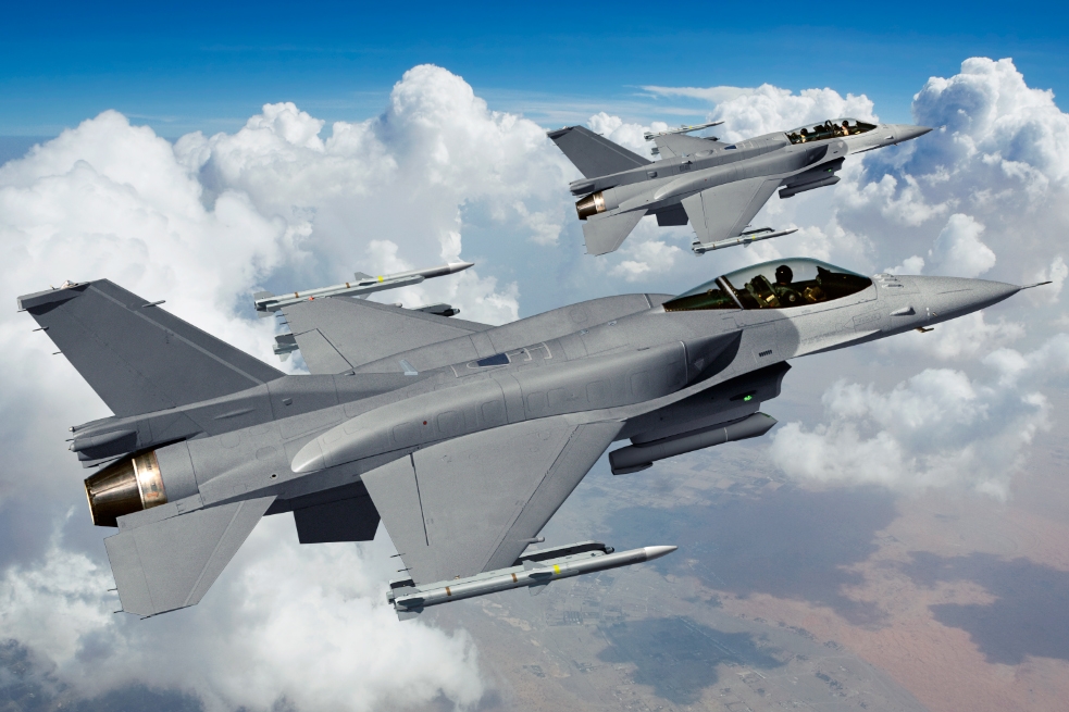 Польские истребители F-16 "Ястреб" перехватили наглых российских разведчиков, летевших на самолете Ил-20 М в небе над Литвой