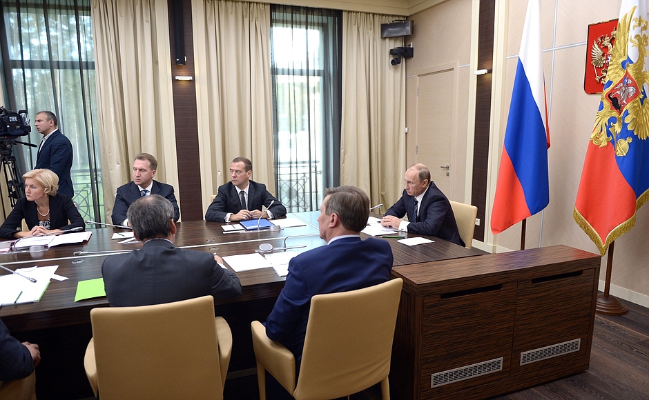 Путин собрал экстренное совещание правительства РФ по вопросу терроризма в Сирии