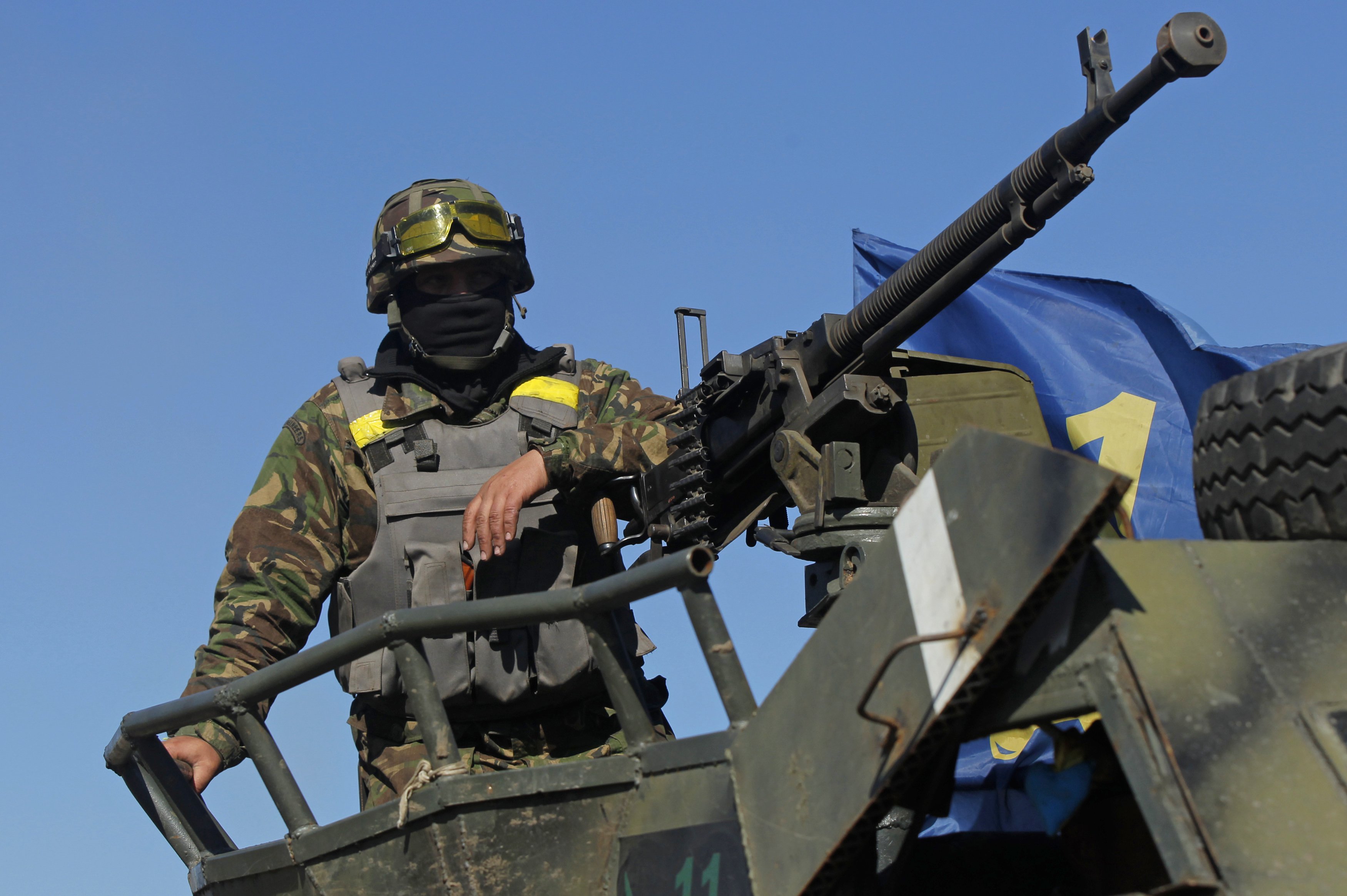 АТЦ: Первомай украинские военные встретили под звуки обстрелов из крупнокалиберного оружия