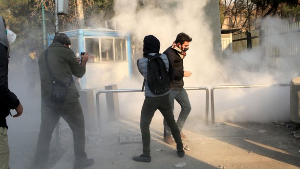 В иранском Доруде убиты два активиста - местные власти сообщили о первом кровопролитии в стране