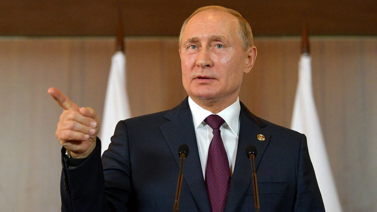 После исторического падения рейтинга Путин созывает "большое совещание" - заявление Пескова 