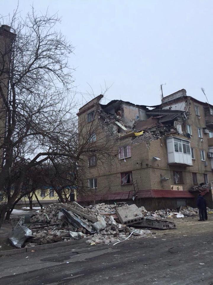 Последствия обстрелов Докучаевска: разрушенные дома, выбитые стекла и оставшиеся без хозяев животные