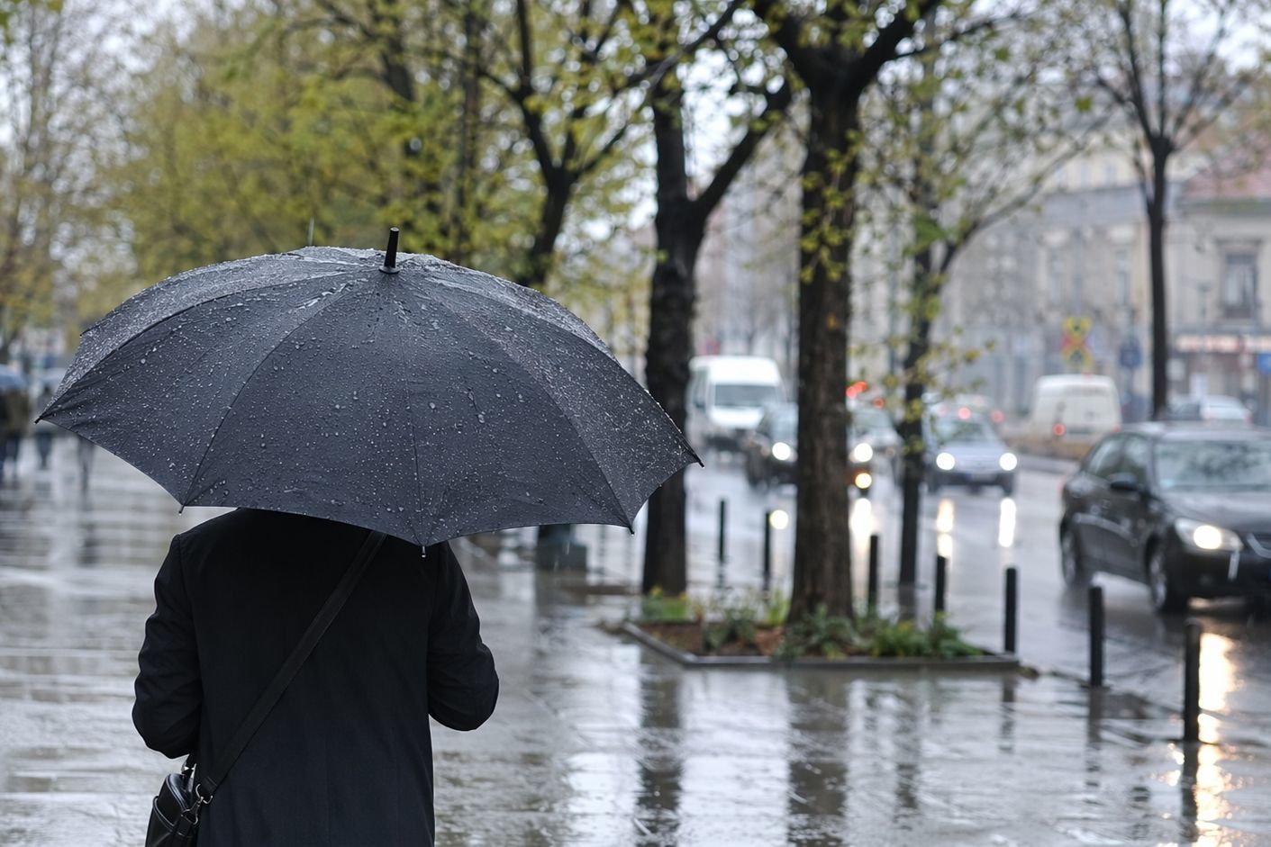 Волна холода и сильные дожди: какая погода ждет Украину 20 апреля
