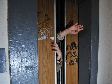 ​Дончанам рекомендуют избегать пользования лифтами в вечернее время