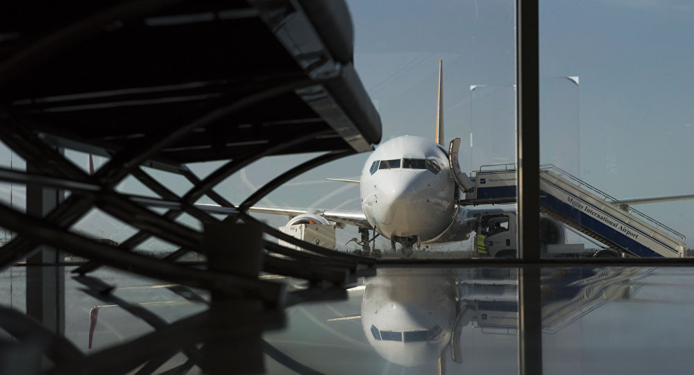 Не улетишь: Россия жалуется на ущемление прав в Таджикистане и начала шантажировать Душанбе