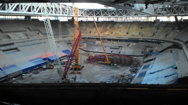 Уникальный недостроенный стадион “Зенит-арена” в Питере уже трещит по швам