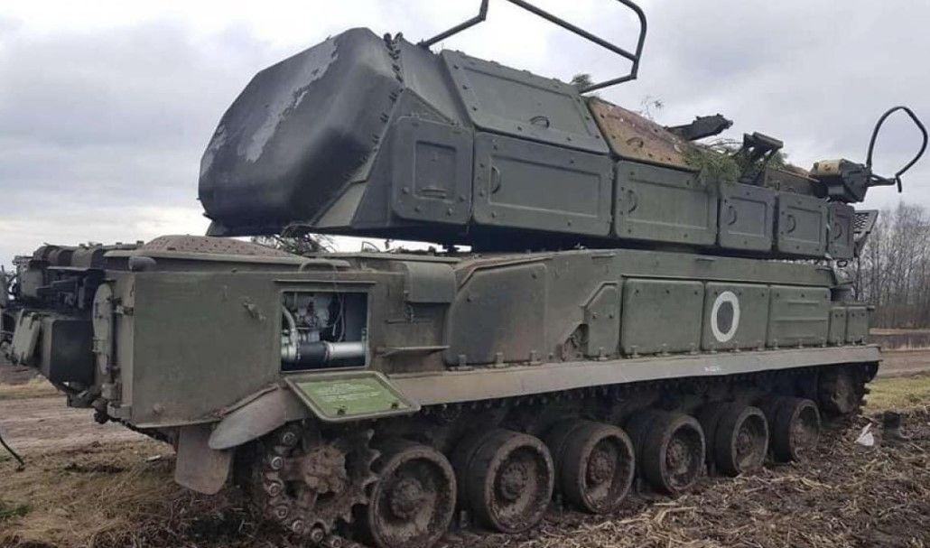 Беспилотник сбросил боеприпас: нацгвардейцы показали уничтожение российского комплекса "Тор М1"