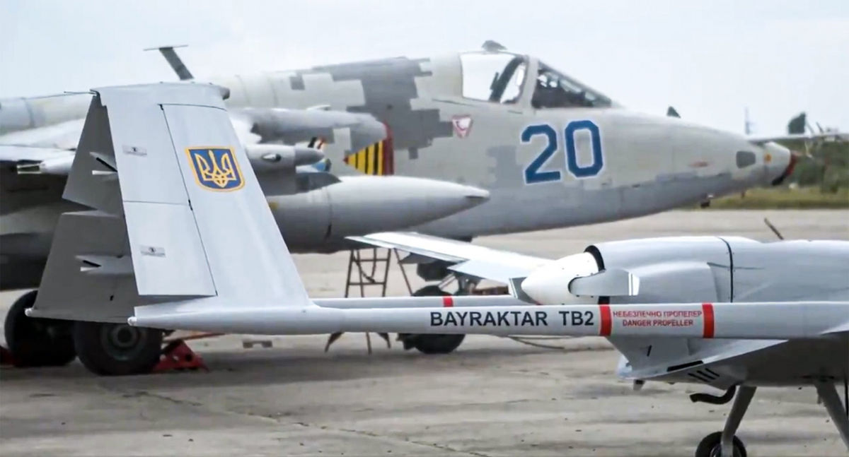 Украина впервые подняла в небо турецкие Bayraktar TB-2 в Черном море – первые подробности