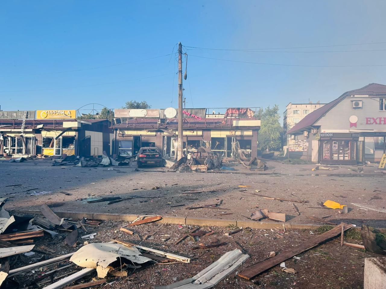 Удар по Доброполью: центр города разрушен, количество пострадавших растет