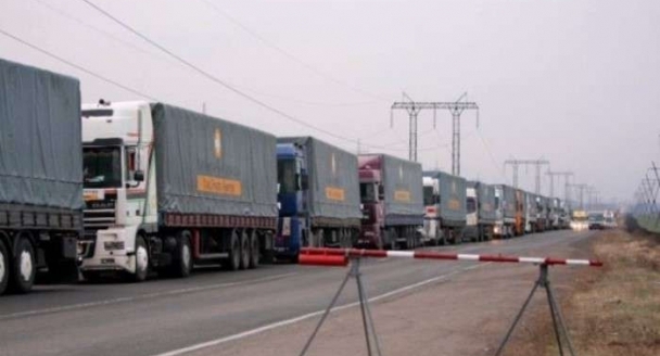 Скандал с обнаружением раций для террористов "ДНР" в грузовиках гуманитарки Ахметова: прокуратура сообщила громкие подробности