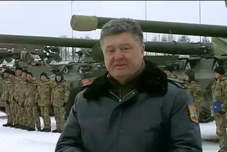 Порошенко предлагает сделать День защитника Украины "красным" днем календаря 