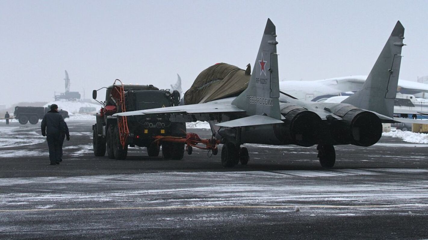 ​На аэродроме Морозовске было до 30 самолетов ВКС РФ: аналитики выложили в Сеть спутниковые фото