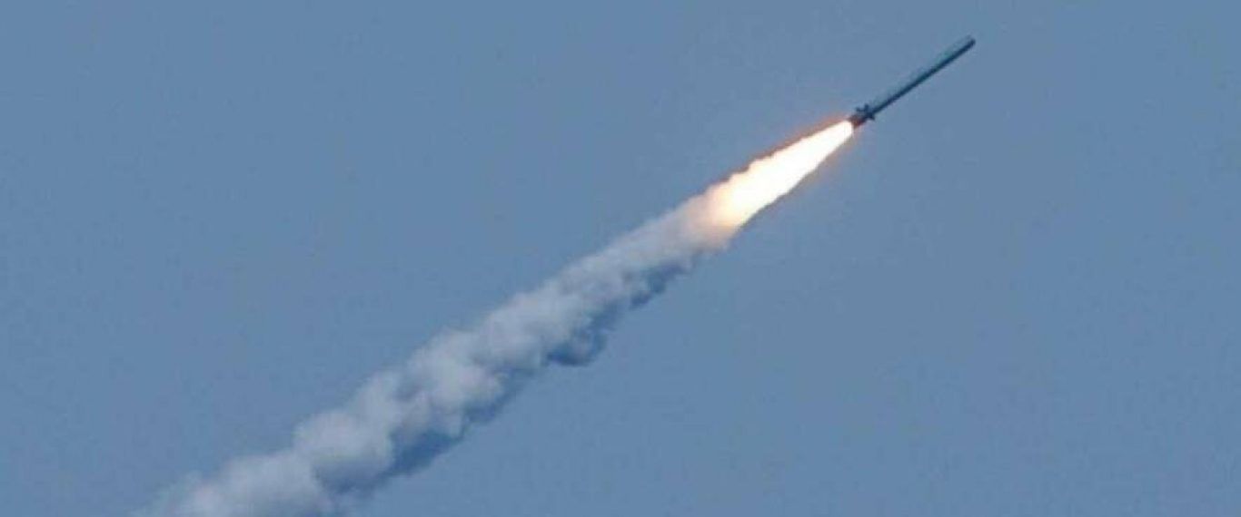Запуск ракет российских оккупантов из Херсонской области по Николаеву попал на видео