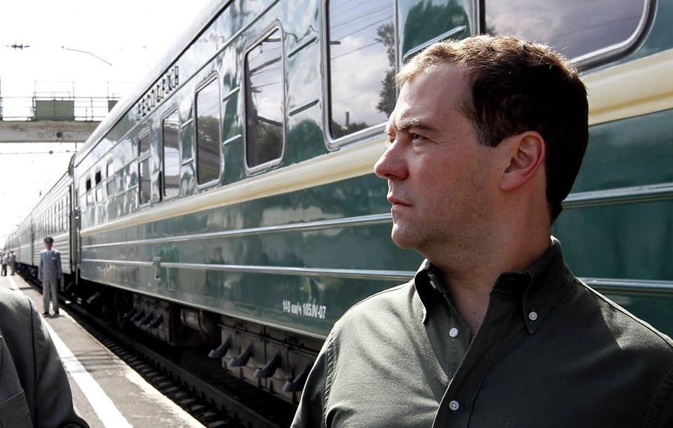 Официально: РЖД построит пути в обход территории Украины, - Медведев