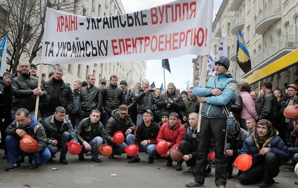 Яценюк пообещал выплатить шахтерам 100 миллионов гривен