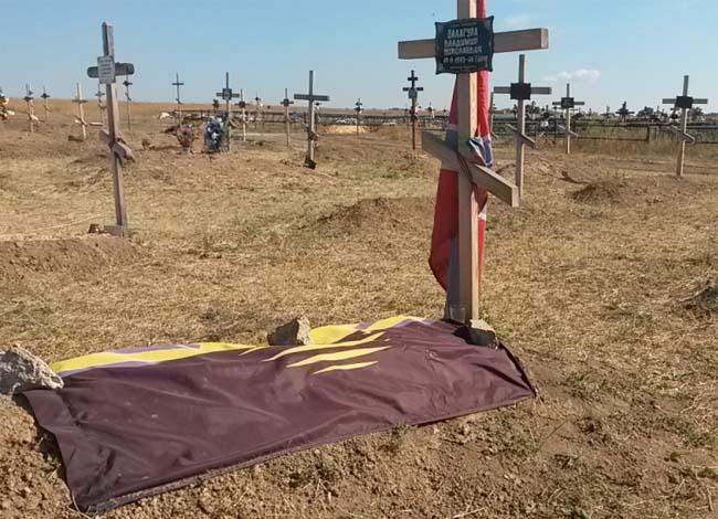 Для каждого боевика ДНР и ЛНР имеется своя могила