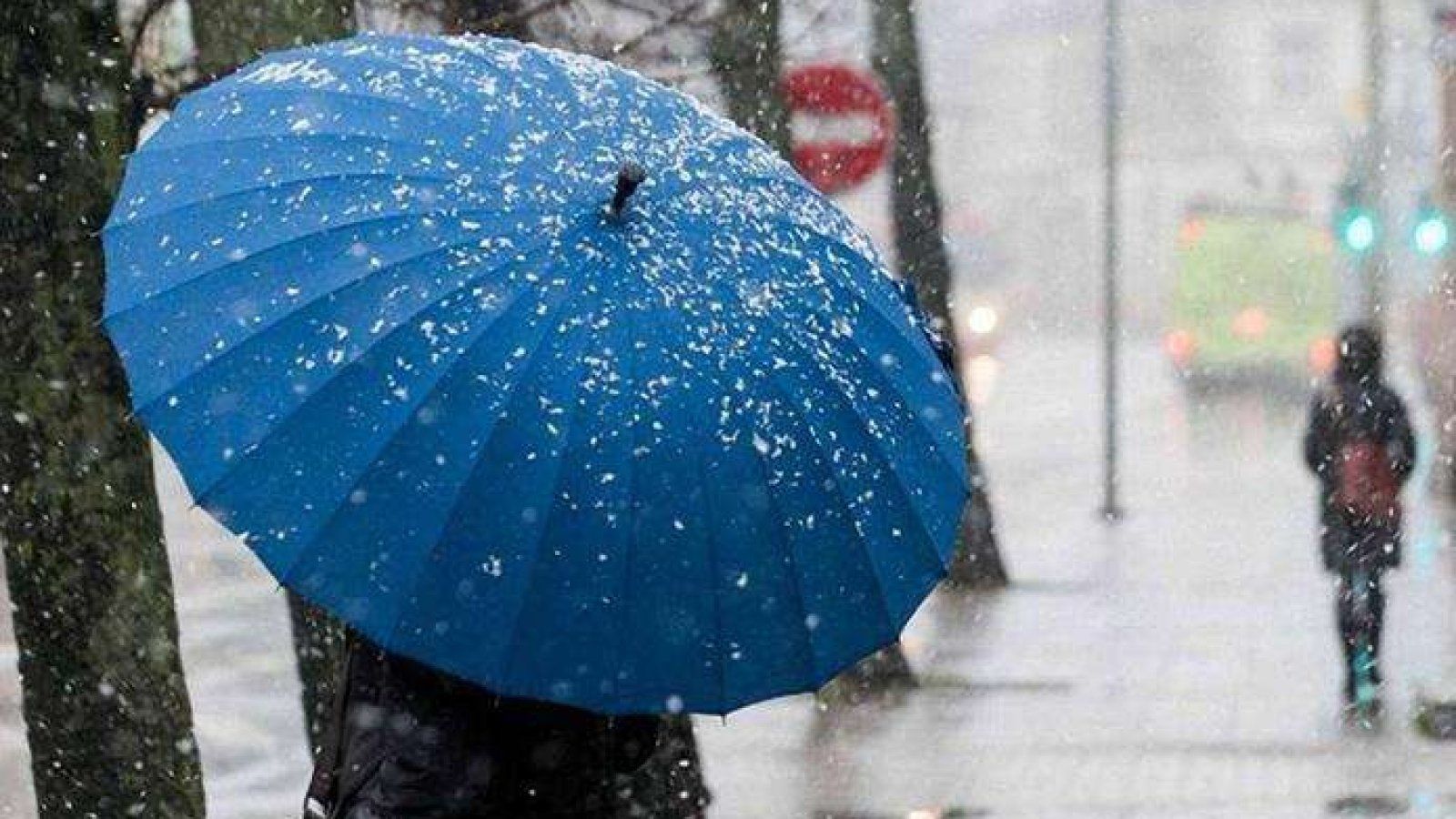 Сильные осадки и резкое потепление: украинцев предупредили об изменении погоды