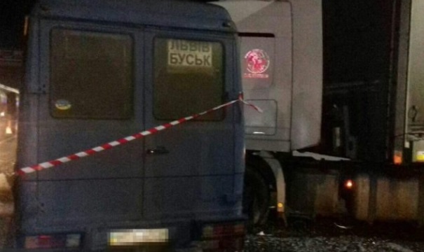 Грузовик на скорости протаранил рейсовый автобус под Львовом: больше десяти пострадавших, среди раненых беременная пассажирка