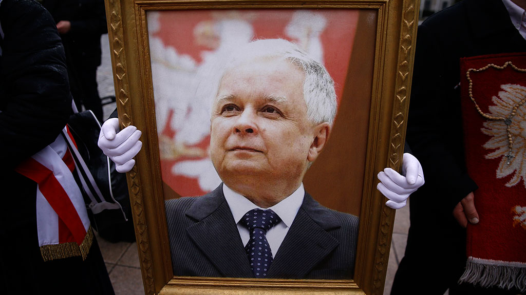 Крутой поворот в расследовании смерти Качиньского: "черный ящик" зафиксировал момент взрыва на борту самолета перед крушением - Минобороны Польши