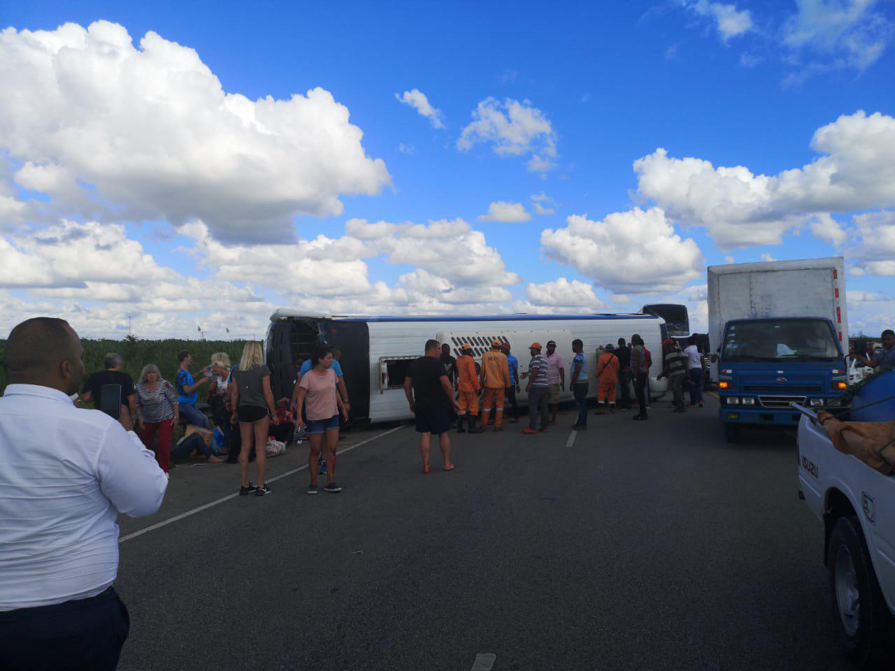 Авария автобуса с туристами из России в Доминикане - десятки пострадавших, включая детей: фото