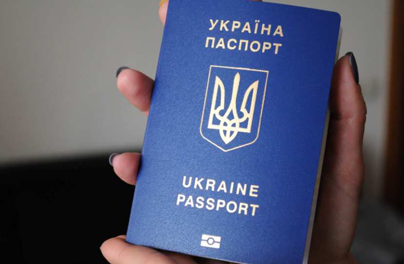 На оккупированном Донбассе настоящий ажиотаж из-за украинских паспортов: жители "Л/ДНР" массово едут в Украину делать новые документы