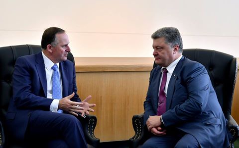 "Историческая, потому что первая, встреча": Порошенко беседовал с премьером Новой Зеландии об упрощении визового режима между странами