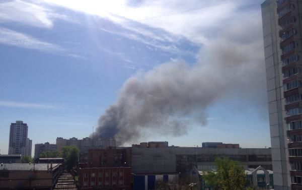 Крупный пожар в Москве: горит завод ЗИЛ, произошло обрушение фасада
