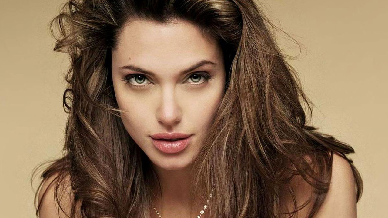 Известная голливудская актриса Анджелина Джоли попала в ДТП