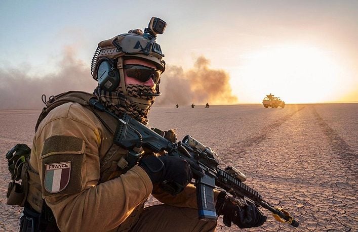 Франция в режиме полной секретности начала военную операцию против России - Le Monde
