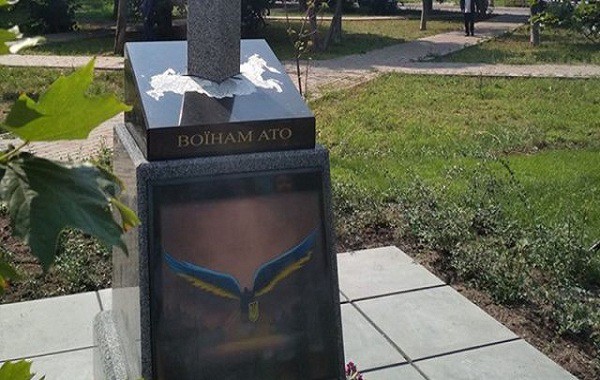 "Оскорбление для воинов АТО", - активисты раскритиковали мемориал погибшим защитникам Украины в Киеве