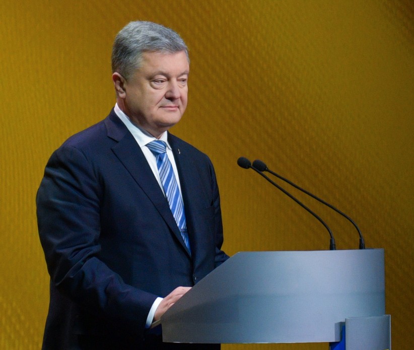 "Украина выстояла, и мы стали сильнее", - Порошенко в канун Нового года записал обращение к украинцам - видео