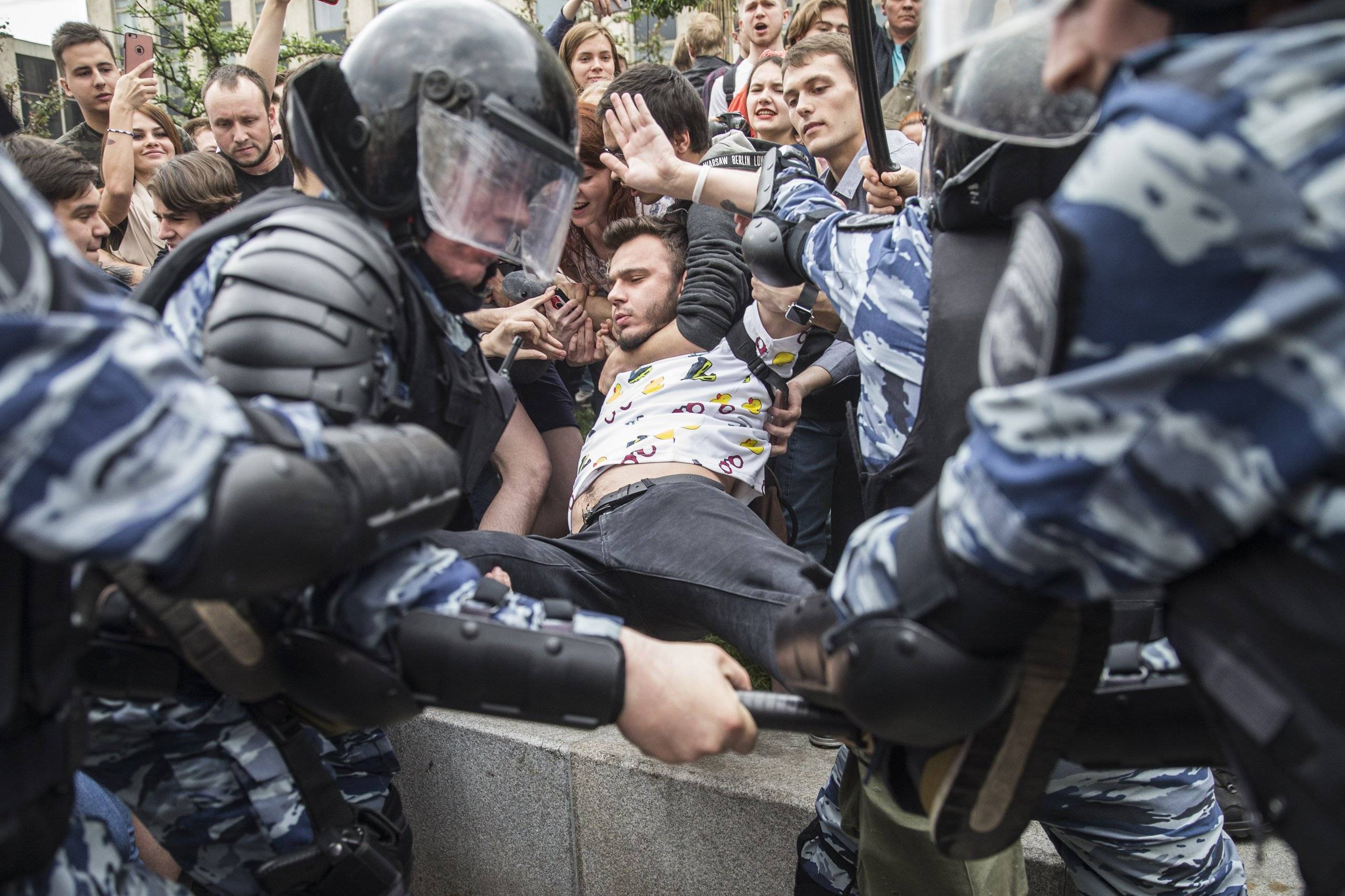 "Сражайтесь против беспредела и коррупции, требуйте честного и открытого правосудия!" - журналист Муждабаев написал письмо гражданам России в связи с митингами в РФ