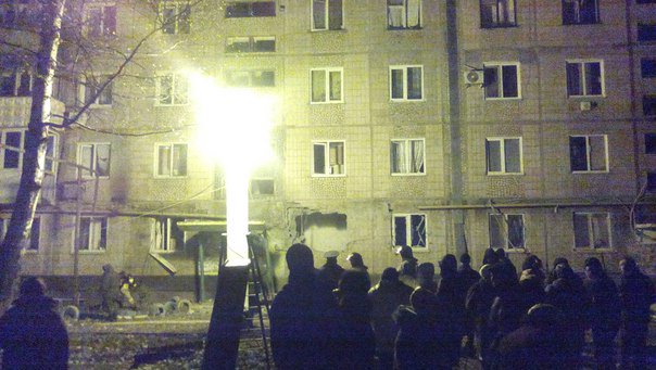 "Черная" ночь Макеевки: снаряды разнесли несколько домов, есть жертвы среди мирного населения