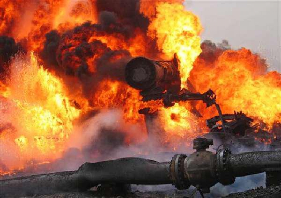 Мощнейший взрыв газопровода ночью в оккупированном Крыму потряс Алушту: оккупанты подняли по тревоге полицию, ОМОН и силовиков. Движение перекрыто - кадры 