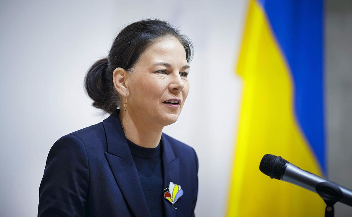 Путінська гра на якийсь час: Бербок зробила заяви стосовно переговорів щодо мирного врегулювання в Україні