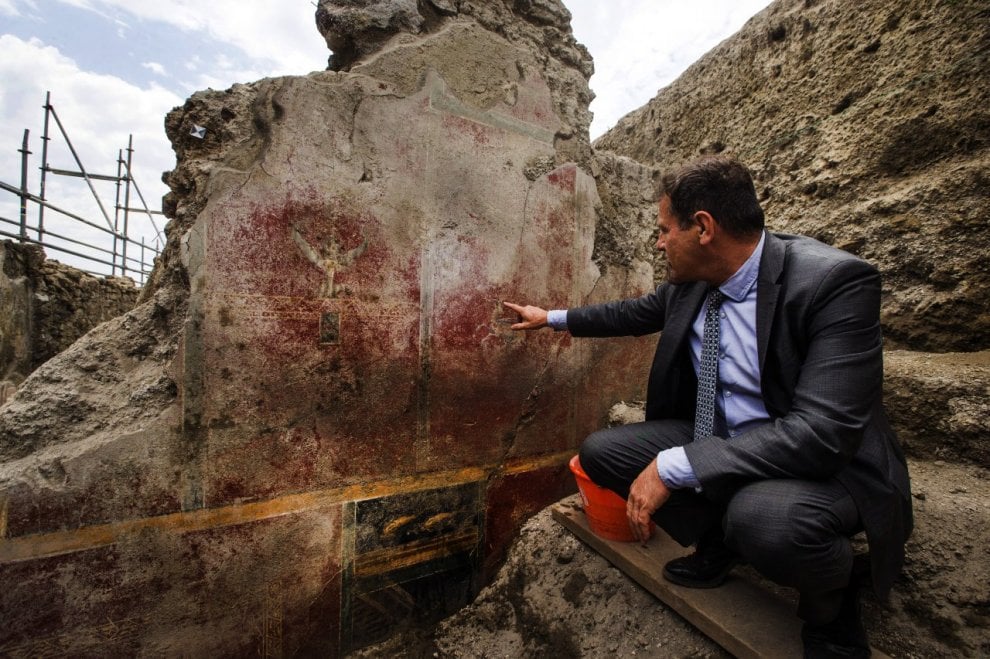 Археологи обнаружили невероятные фрески в Доме дельфинов в Помпеях