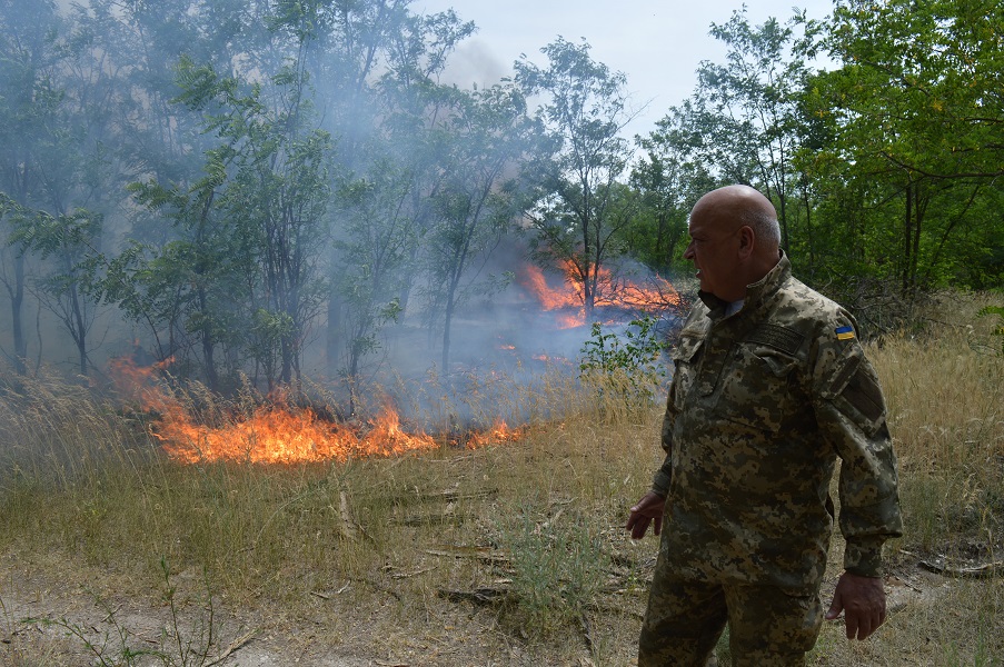​Боевики накрыли Трехизбенку «Градами». У тубдиспансера горит сосновый лес