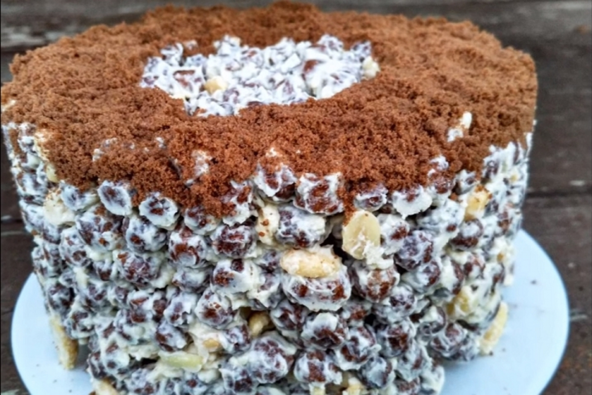 Торт "Муравейник" за 14 минут: непривычный рецепт простого и быстрого десерта